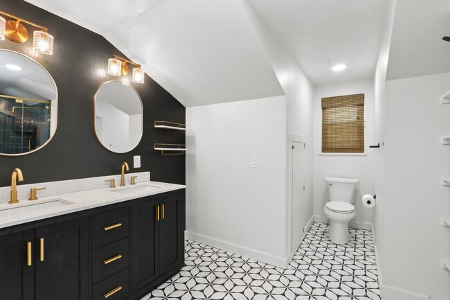 Building Photo - 8125 Lamar Ave