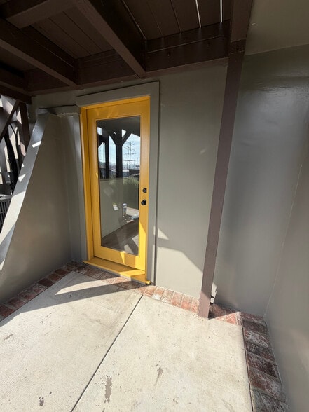 Building Photo - 2111 Montana St