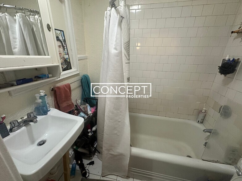 Building Photo - 72 Revere St