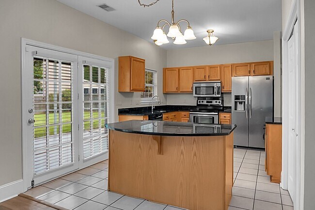 Building Photo - Gorgeous, 2 story, 4 BR, 2.5 BA Home with Fenced Yard near Magnolia Gardens