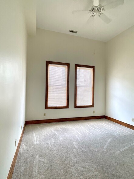 Building Photo - 543 Klotter Ave