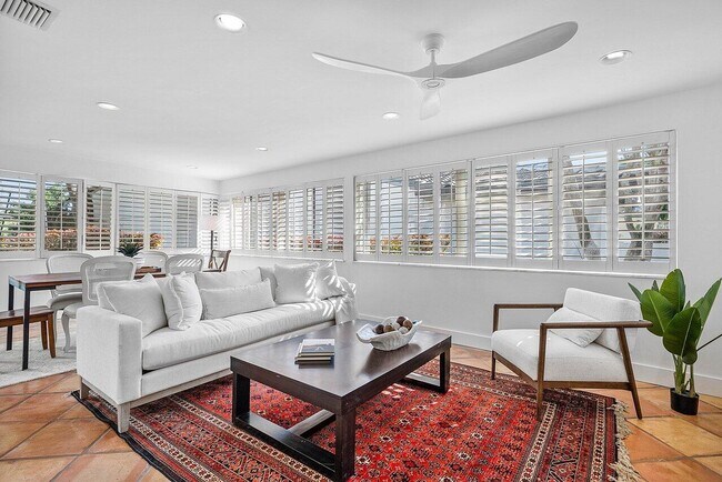 Building Photo - 18 Bristol Ln