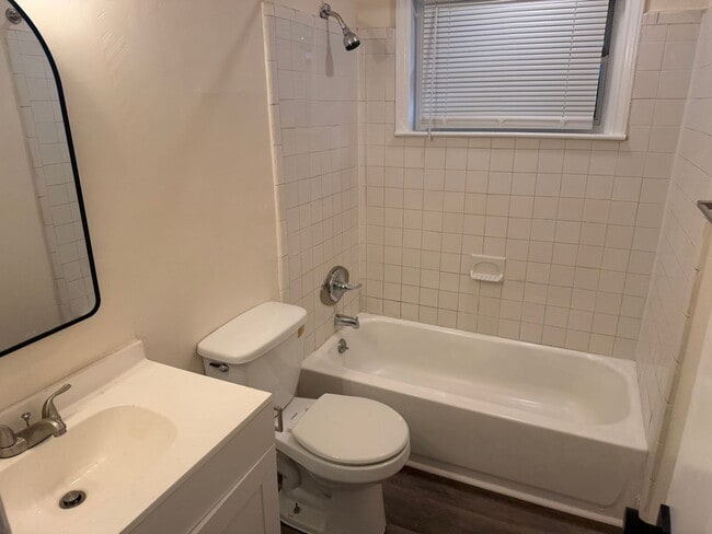 Building Photo - Adorable 2 Bedroom Home with Bonus Room!