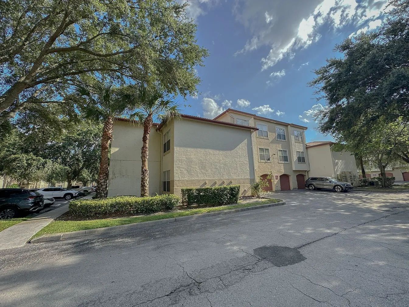 Building Photo - 827 Camargo Way