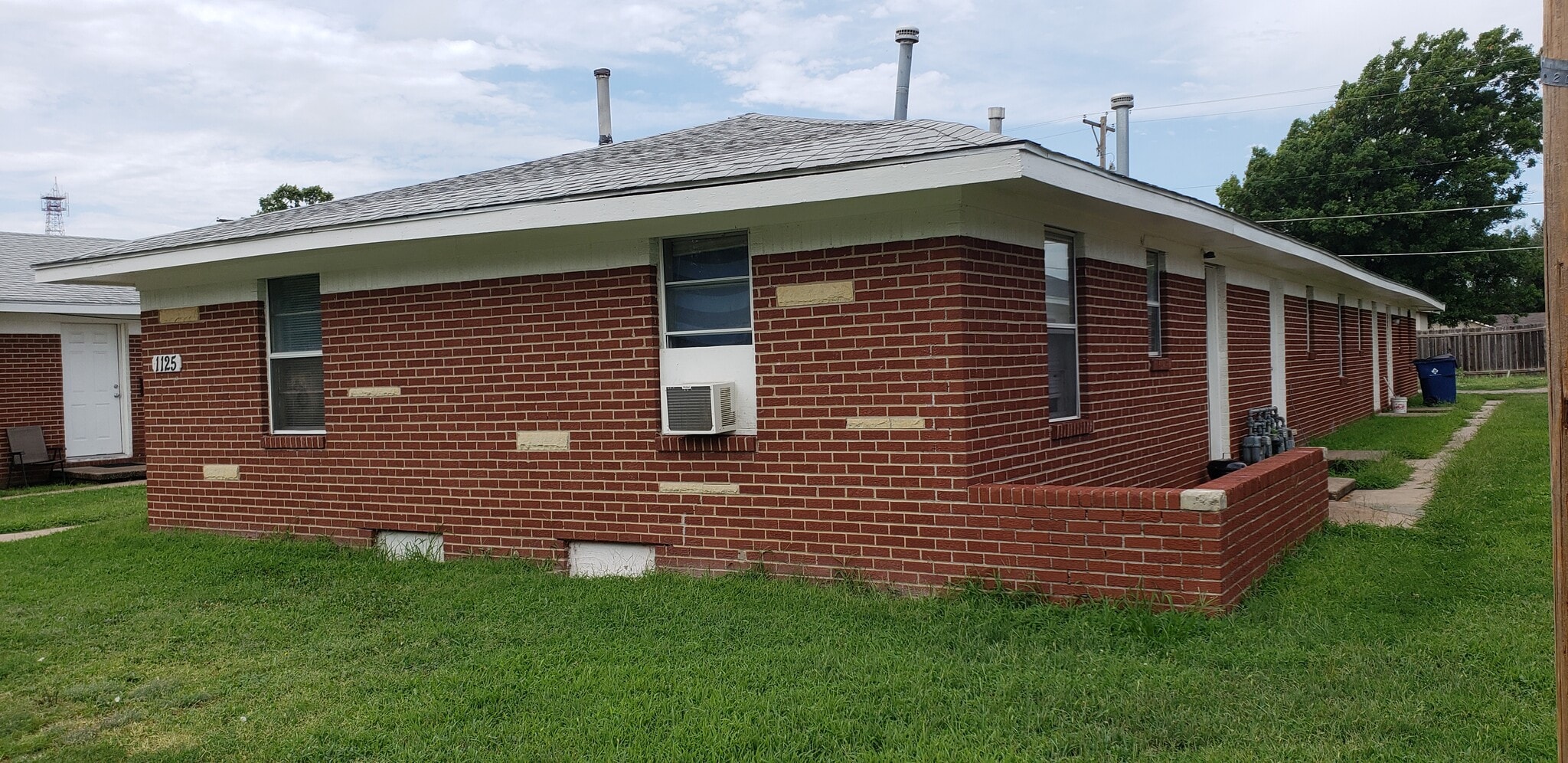 Building Photo - 1129 N Kansas St