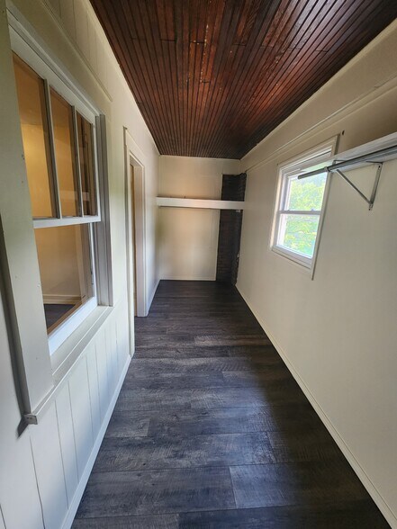 Building Photo - 122 Highland Dr