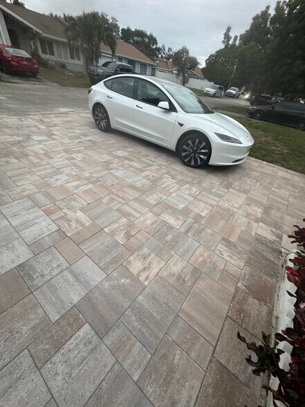 Building Photo - 5482 Lakewood Cir S