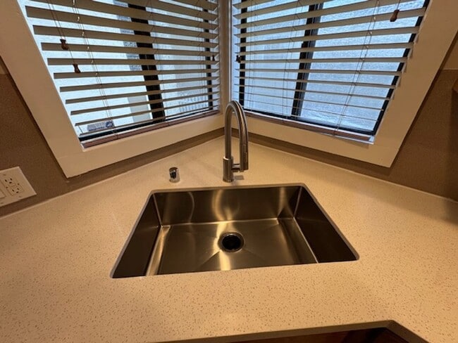 Building Photo - CRENSHAW 17024-17026