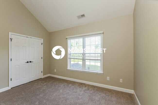 Building Photo - 4 Bedroom Pet-Friendly Home in Matthews, NC with Main Street Renewal