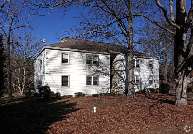Building Photo - 1215 Delane Ave
