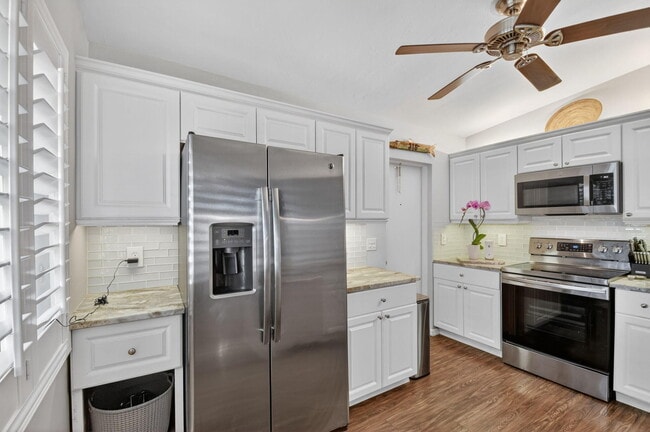 Building Photo - 318 Glen Arbor Terrace