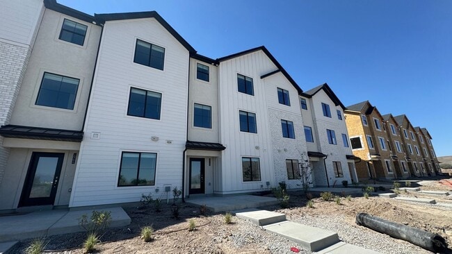 Building Photo - Brand new 3 Bedroom 3 Bath in Payson!