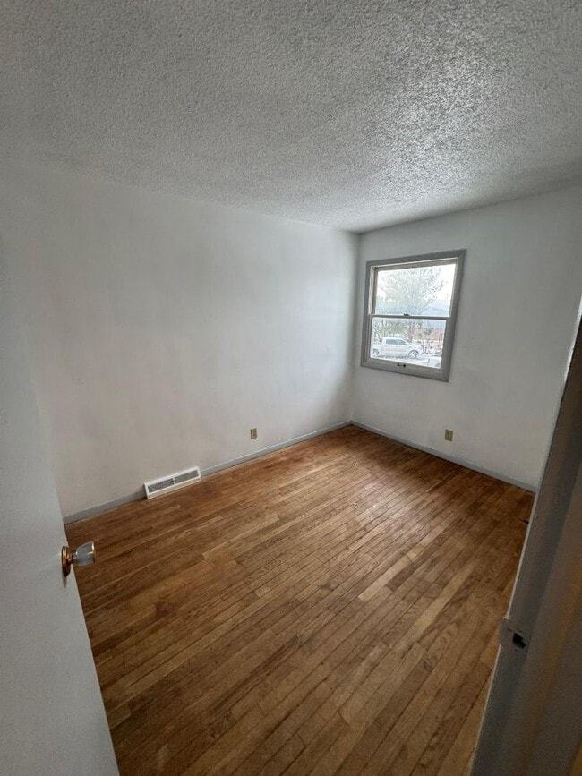 Building Photo - 32-46 Manor Drive - 44