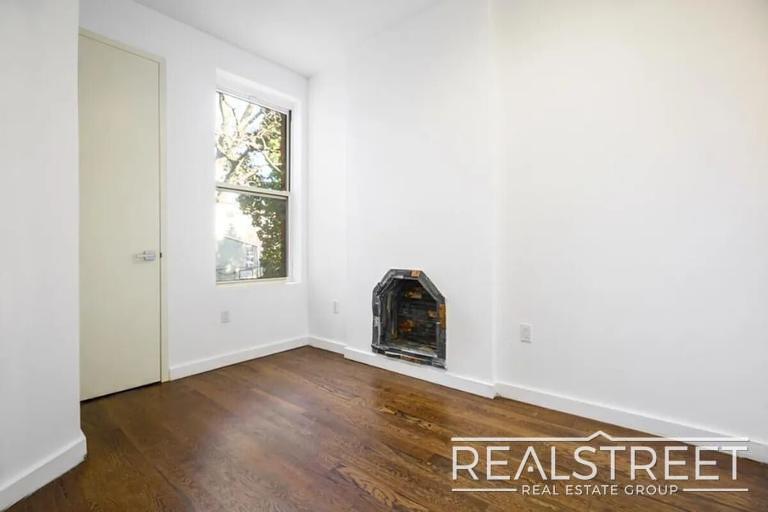 Building Photo - 3 BED 1.5 Bath in Bed Stuy