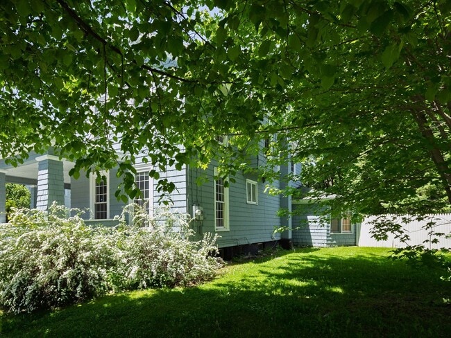 Building Photo - Charming and spacious 4-bedroom, 2 full bath home located in the City of Watertown.