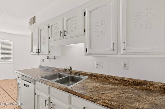 Building Photo - 8120 Ruidoso Rd NE