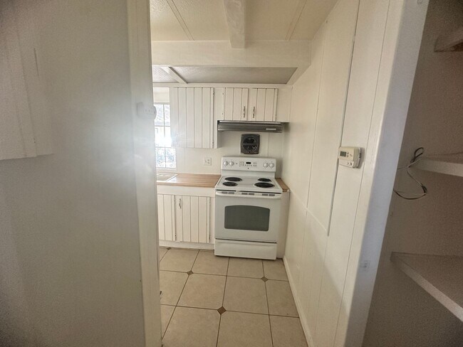 Building Photo - charming 2 bedroom mobile close to River