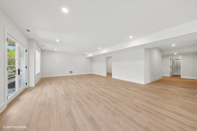 Building Photo - 1118 Pin Oak Dr