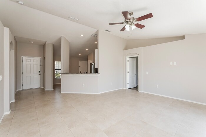 Building Photo - 5169 Ashwood Dr