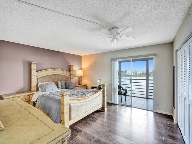 Building Photo - 3014 Cornwall A