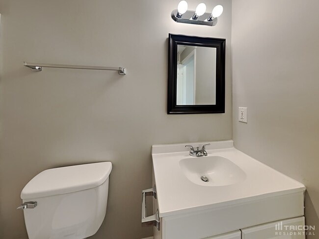 Building Photo - 4844 Silverdene St