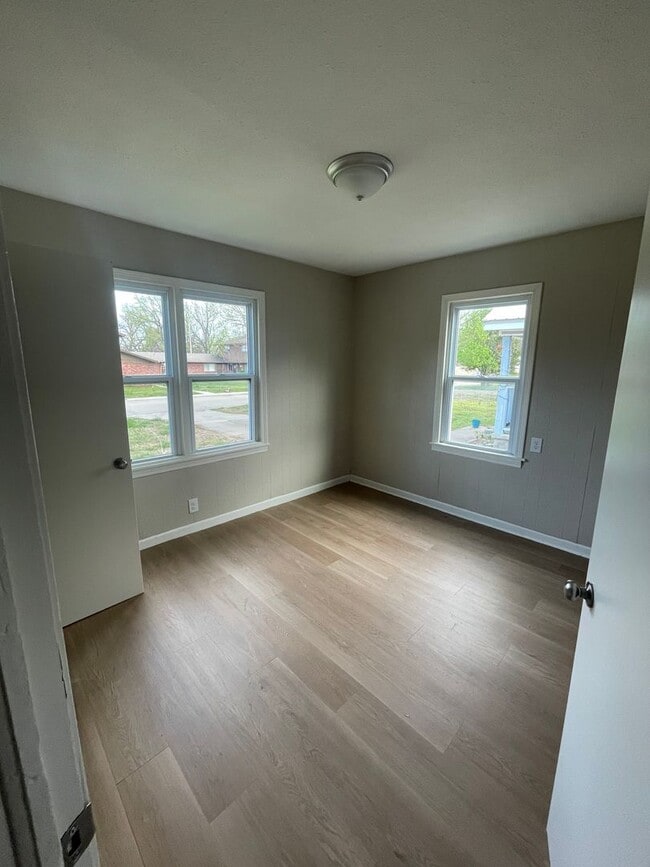 Building Photo - 2 Bedroom 1 Bath Home For Rent