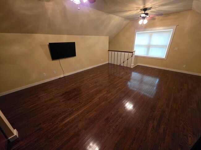 Building Photo - Luxurious 3-Bedroom Home in Poughquag, NY
