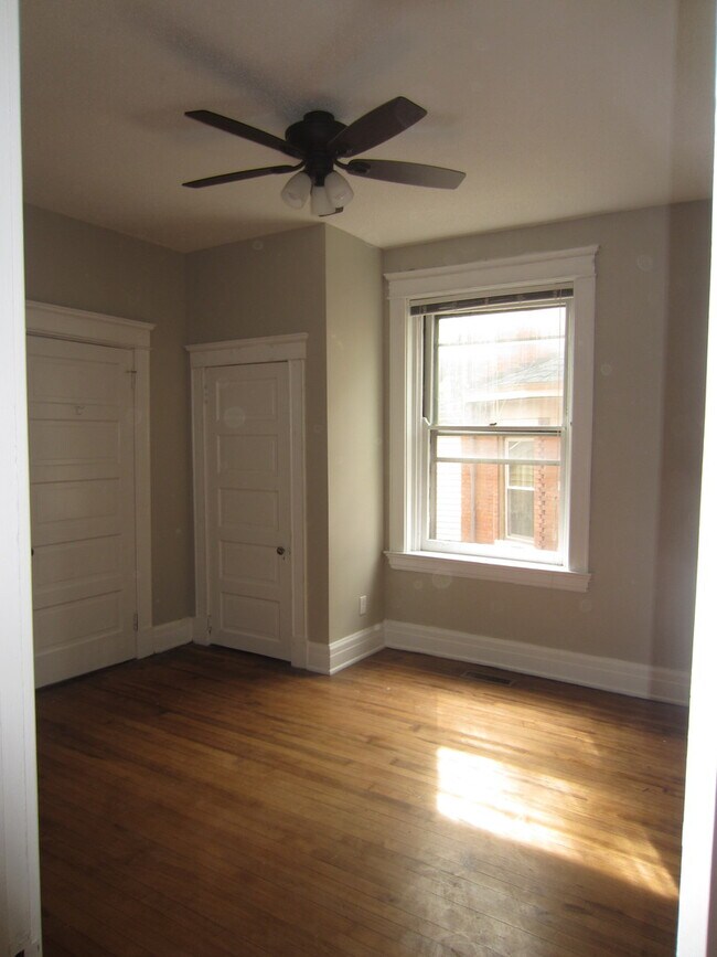 Building Photo - 571-573 Howell