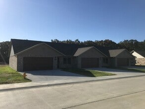 Building Photo - 011-MF3-IO