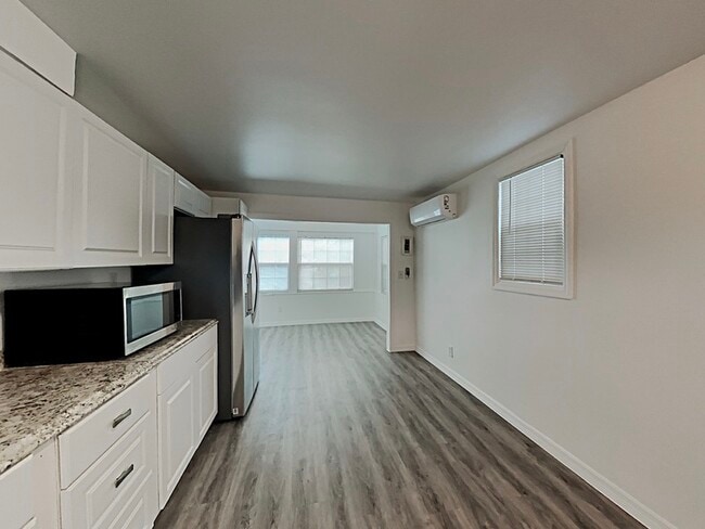 Building Photo - 630 N Halifax Ave