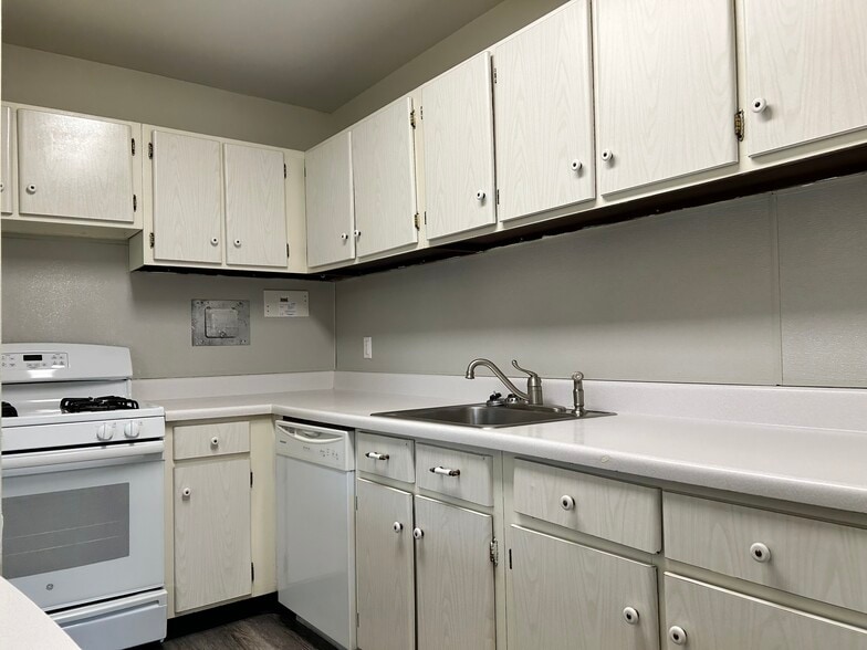 Building Photo - Edgewood Apartments