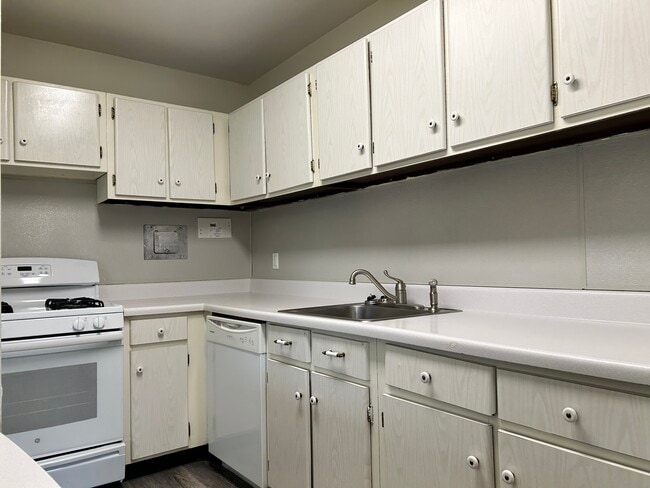 Building Photo - Edgewood Apartments