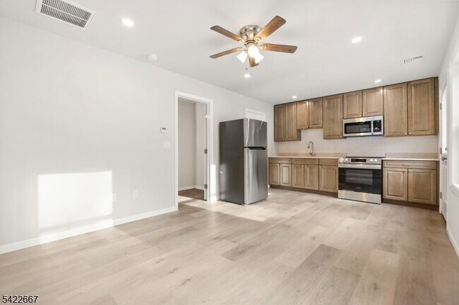 Building Photo - 7 Mountain Rd