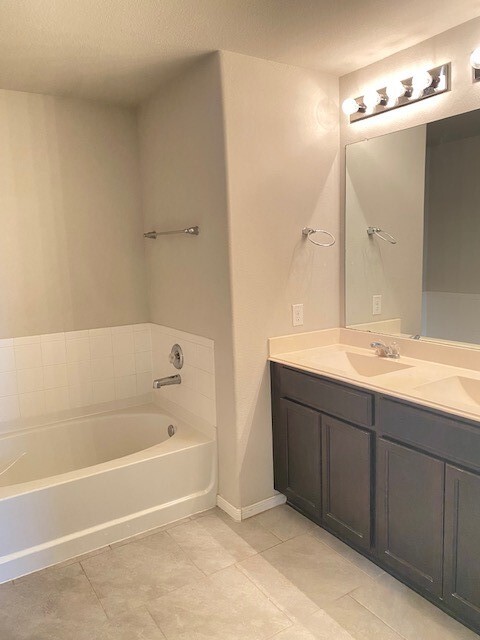 Building Photo - 2114 Tannin Dr.