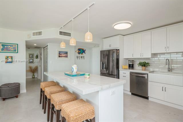 Primary Photo - 7135 Collins Ave