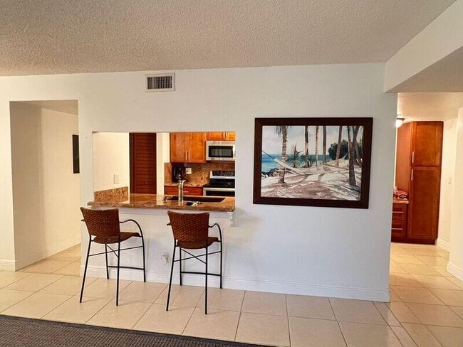 Building Photo - 825 Egret Cir