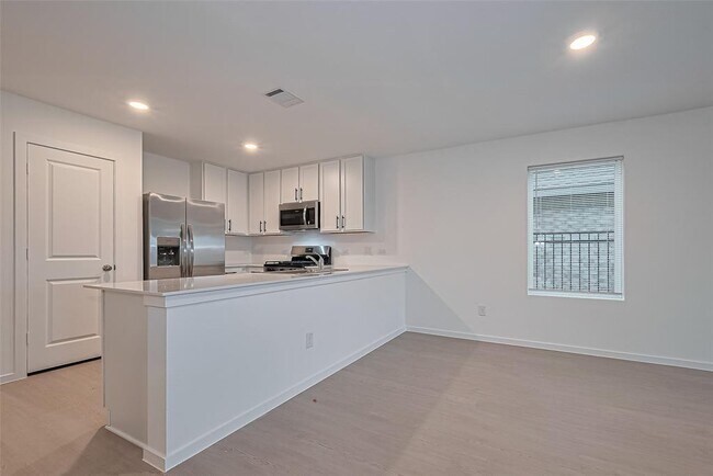 Building Photo - 27615 Village Way Dr.