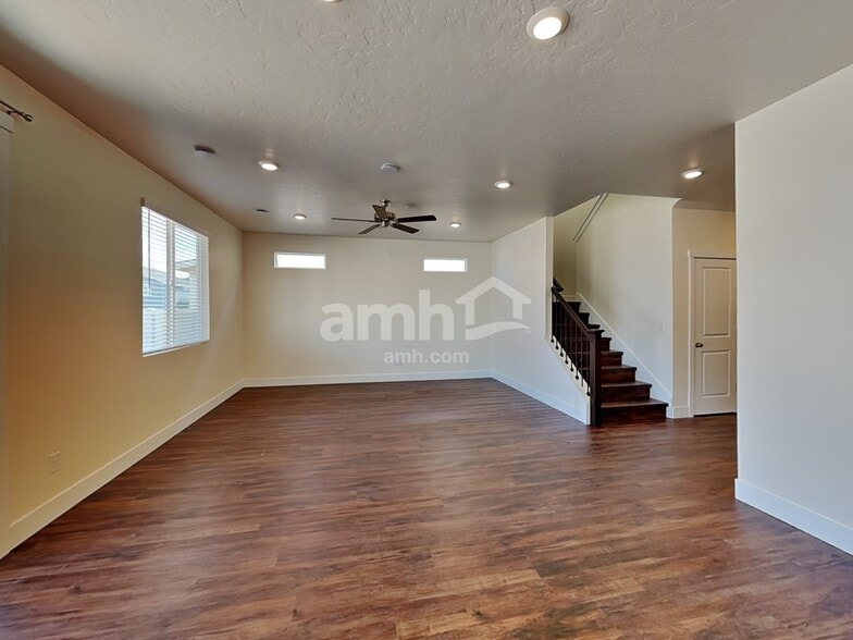 Building Photo - 1390 E Ludlow St