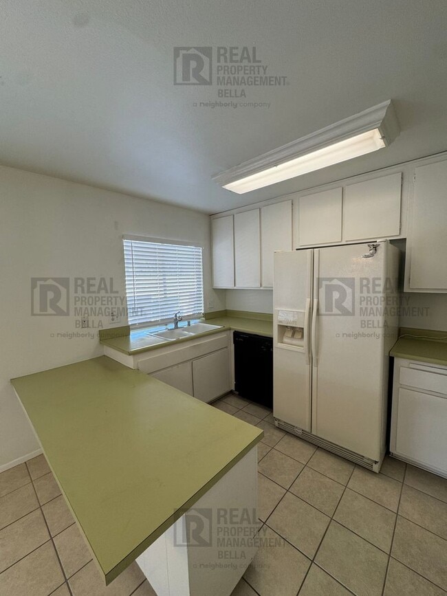 Building Photo - 55+ Community Gem: Open Floor Plan, Large Backyard & Clubhouse Amenities