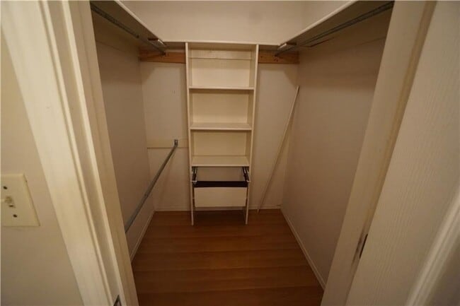 Building Photo - 4 Bedroom House, Gas Heat and Hot Water, N...