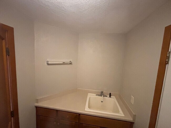 Building Photo - 3052 Gary Dr