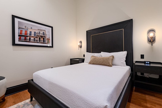 Building Photo - 1011 Canal St