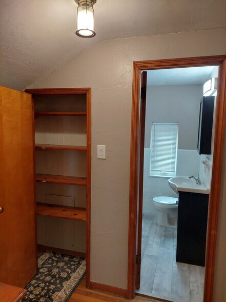Building Photo - 229 Evaline St