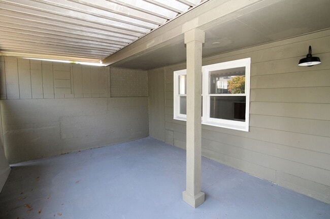 Building Photo - 3396 SE Rockwood St