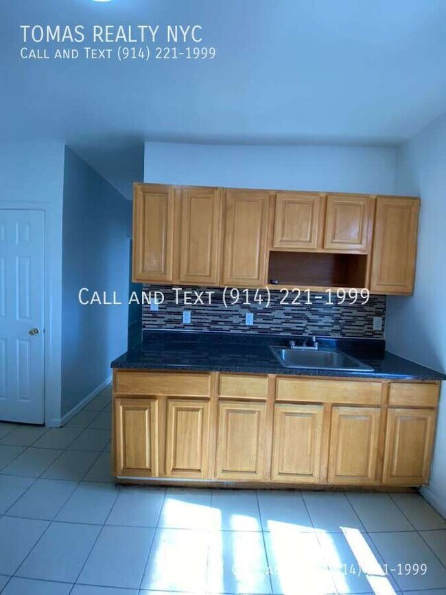 Building Photo - 67 Van Cortlandt Park Ave