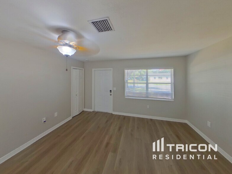 Building Photo - 4000 Berkshire Dr