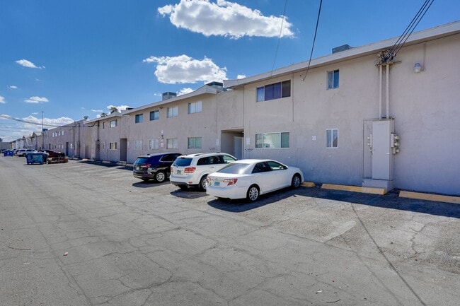 Building Photo - Bright & Spacious 2-Bedroom Condo in Las V...