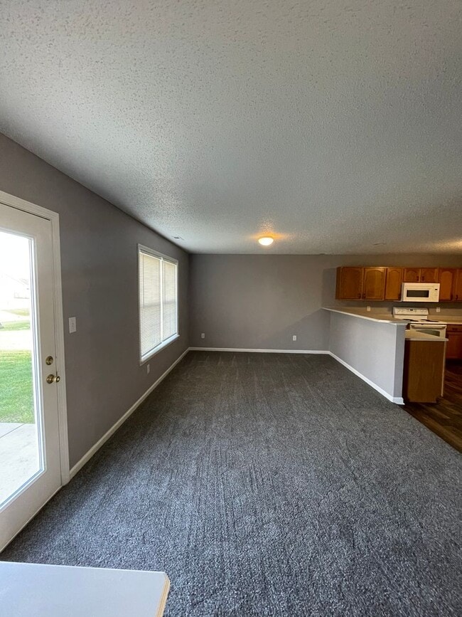 Building Photo - Franklin Twp 4 BR + loft