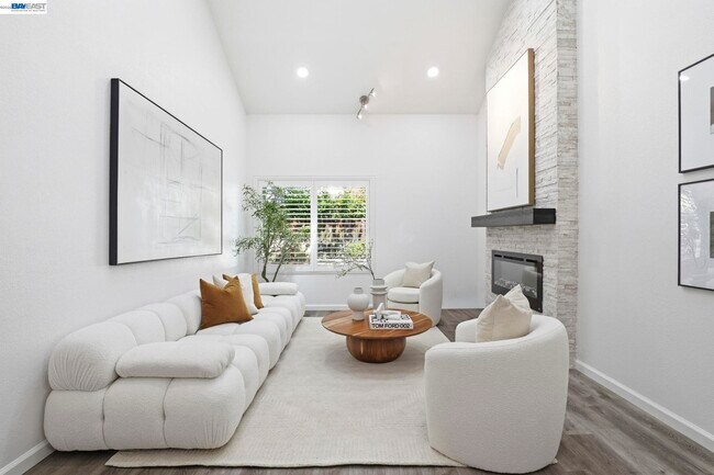 Building Photo - 4773 Ridgewood Dr