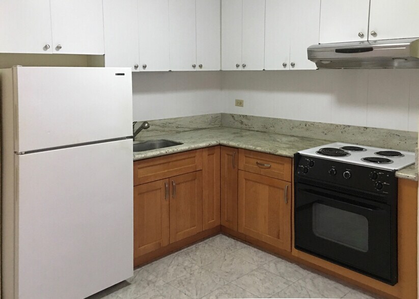 Building Photo - 2651 Kuilei St